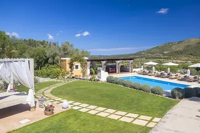 Image de Villa à Santa Eulària Des Riu avec 6 chambres à coucher, 12 couchages