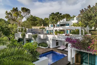 Image de Villa à Santa Eulària Des Riu avec 6 chambres à coucher, 12 couchages