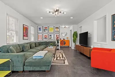 Image de Casa Brookside - Brookside + Walkable + Firepit