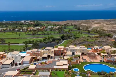 Villa de luxe à Adeje avec piscine privée et parking