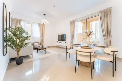 City View 1br Just Steps from the Mall, Roxana Residence B, Jvc