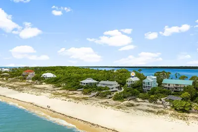 Image de Indian Pass Beach House - Seacret Shores - Beachfront, Pet Friendly, Family Fav