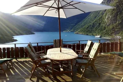 Geiranger - Amazing House with Panoramic Views and Spa Amenities