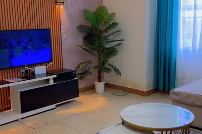 Image de Modern 2br with fast WiFi, elevator, full furnishings, and convenient minimart.