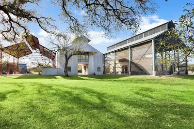 Image de The Plant at Kyle I Pool, Architectural Landmark
