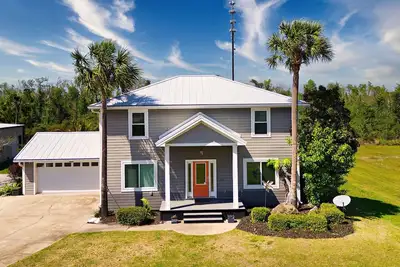 Image de New Listing; Dog Friendly, Fenced Lawn + Private Pool & Boat Parking