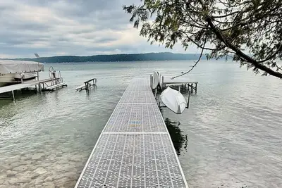 Image de Crystal Lake Effect - Private Direct Lakefront!