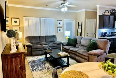 Image de Sparkling clean 3 bedroom townhome