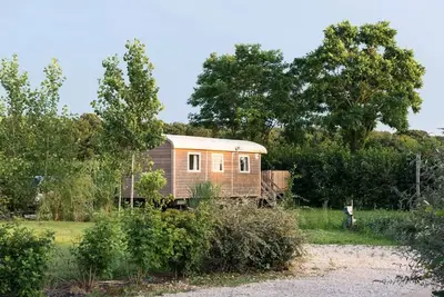 Image de Komfortabler Wohnwagen - 2 Schlafzimmer - Esprit gemĂĽtlich - Kochnische, Bad und Wc 4 Personen