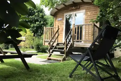 Image de Roulotte Confort 21m² - 2 chambres - Tv - Table de pique-nique - avec sanitaires 2 à 4 personnes - 2 pers. inclus dans le tarif