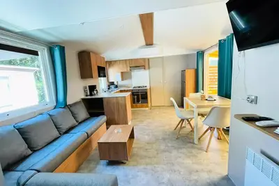 Image de Mobilhome Premium 30-40m² - 3 chambres + Tv + Terrasse couverte & draps jetables fournis* 8 personnes