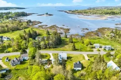 Image de Spacious Seaside Farmhouse Retreat – Sleeps 16