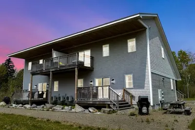 Image de Ocean Breeze East Wind – Walk to Beach, Sleeps 6