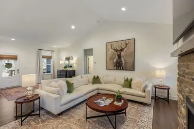 Image de White Squirrel Cottage-beautiful home in Sapphire!