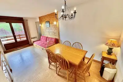 Image de À 140m des pistes de ski, 2ème étage, vue montagne, balcon, parking, casier à ski, 37m², Flumet