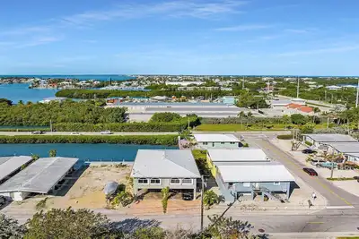 Image de 3-bedroom house in fantastic Key Colony Beach with dock and Cabana Club!