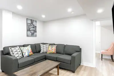 Image de Clean 3br/2ba Apt - Steps to Amenities!