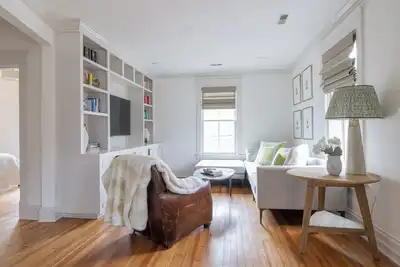 Image de Charming Downtown 2 Br Apartment Steps from Downtown Mall