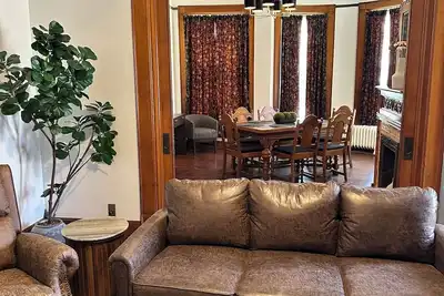Image de 4-bedroom house in historic downtown Xenia w\/WiFi, Ac. Book your stay now!