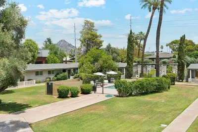 Image de Charming Uptown 2-Bedroom Apartment with Pool, WiFi, Ac in Welcoming Phoenix