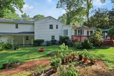 Image de Soothing 4-bedroom house with Ac in Trumbull