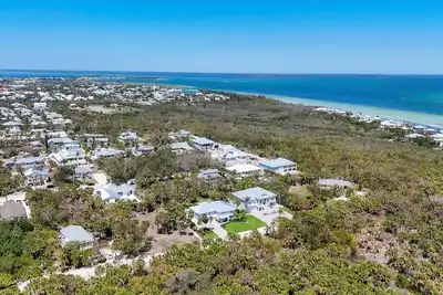 Image de The Grande Getaway, 3-bedroom pool home with an office in Boca Grande