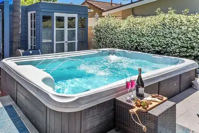 Image de Timeless Charm by the Coast – Vintage Beach Bungalow