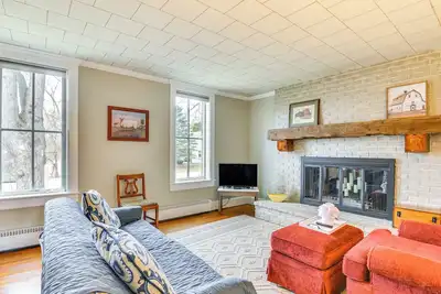 Image de 3 Blocks to Lake Ontario: Getaway in Cape Vincent!
