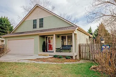 Image de 1 Mi to Dtwn Black Mountain: Home w/ Patio & Yard