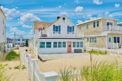 Image de Adorable spacious renovated private home on beach
