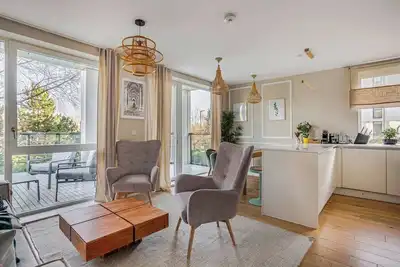 Image de Stylish Japandi-Inspired 2-Bedroom Home with Terrace, Parking & Ev Charger.