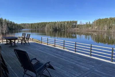 Image de Newly built log cabin on a lakeside plot near Hultsfred | Se05086