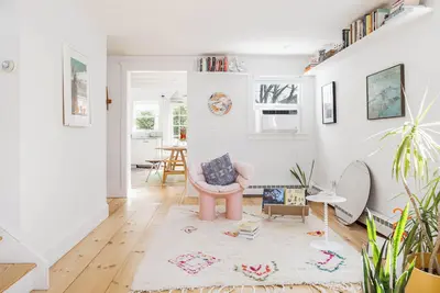 Image de The Oyster House: An artful home nestled in the village of Greenport