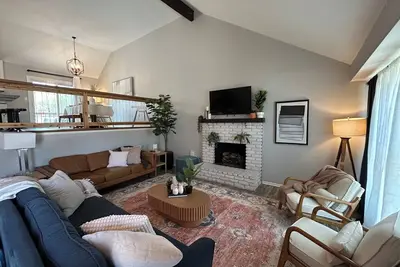 Image de Modern 4-Bdrm Home Plus Apt 30-Day-Stylish Decor
