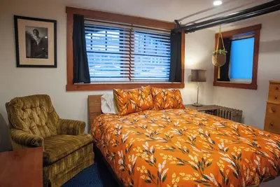 Image de Vintage 1-br apartment with Ac, WiFi in charming, safe, quiet Berwyn