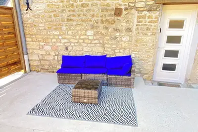 Image de Maison Margnotine avec cour et parking privatifs.