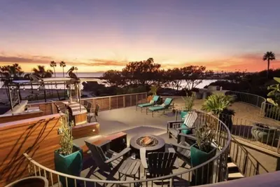 Image de This Ocean Front Spacious Estate Offers Breathtaking Views from Every Room!