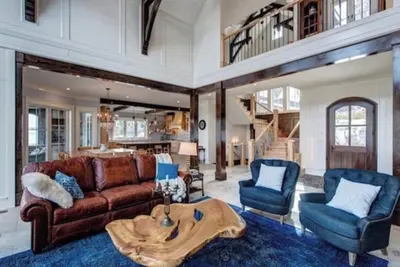 Image de Lakefront luxury house in beautiful Bc interior - sleeps 21!