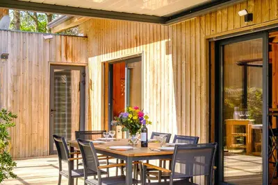 Image de Gastes, Charmant chalet en bois avec Jacuzzi 6 pers