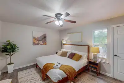 Image de Charming Boho 2-bedroom apartment walkable to At&T stadium, global life Arlington