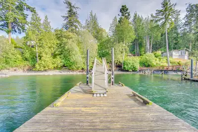 Image de Oceanfront Getaway with Private Dock + Beach