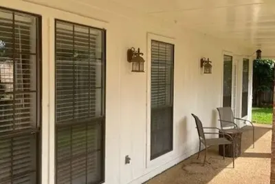 Image de 3-bedroom home in highland village close to shops