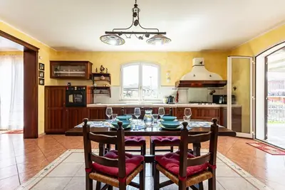 Image de GuestHost -Large Garden Apartment Giardini Naxos