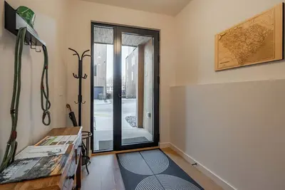 Image de New Spacious 4-Story 4-bedroom Townhome Retreat in Greenville