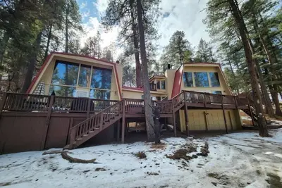 Image de Family Cabin w/Hot Tub ~ Game Room ~ 5 Mins to Ruidoso - Sleeps 16