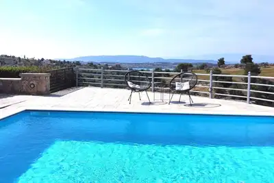 Image de Villa 'Seaview with Pool For 6' avec vue sur la mer, Wi-Fi et climatisation