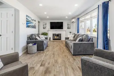 Image de Lake Shore Luxury- 4-bedroom house in charming Escanaba with Ac, WiFi. Book now
