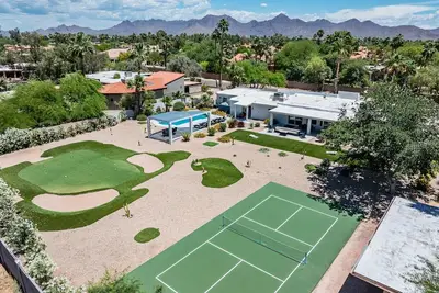 Image de Private Acre of Fun: Nine Hole Golf Course, Pickleball Court, Pool Table, Heated Swimming Pool