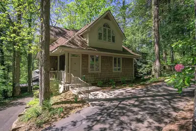 Image de The Cottage | Spacious Montreat Home Within 5-Mintue Walk of Lake Susan!