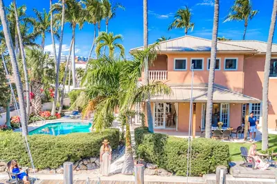 Image de Walk To Beach / Waterfront / Heated Pool /  Pelican  Key | Residences